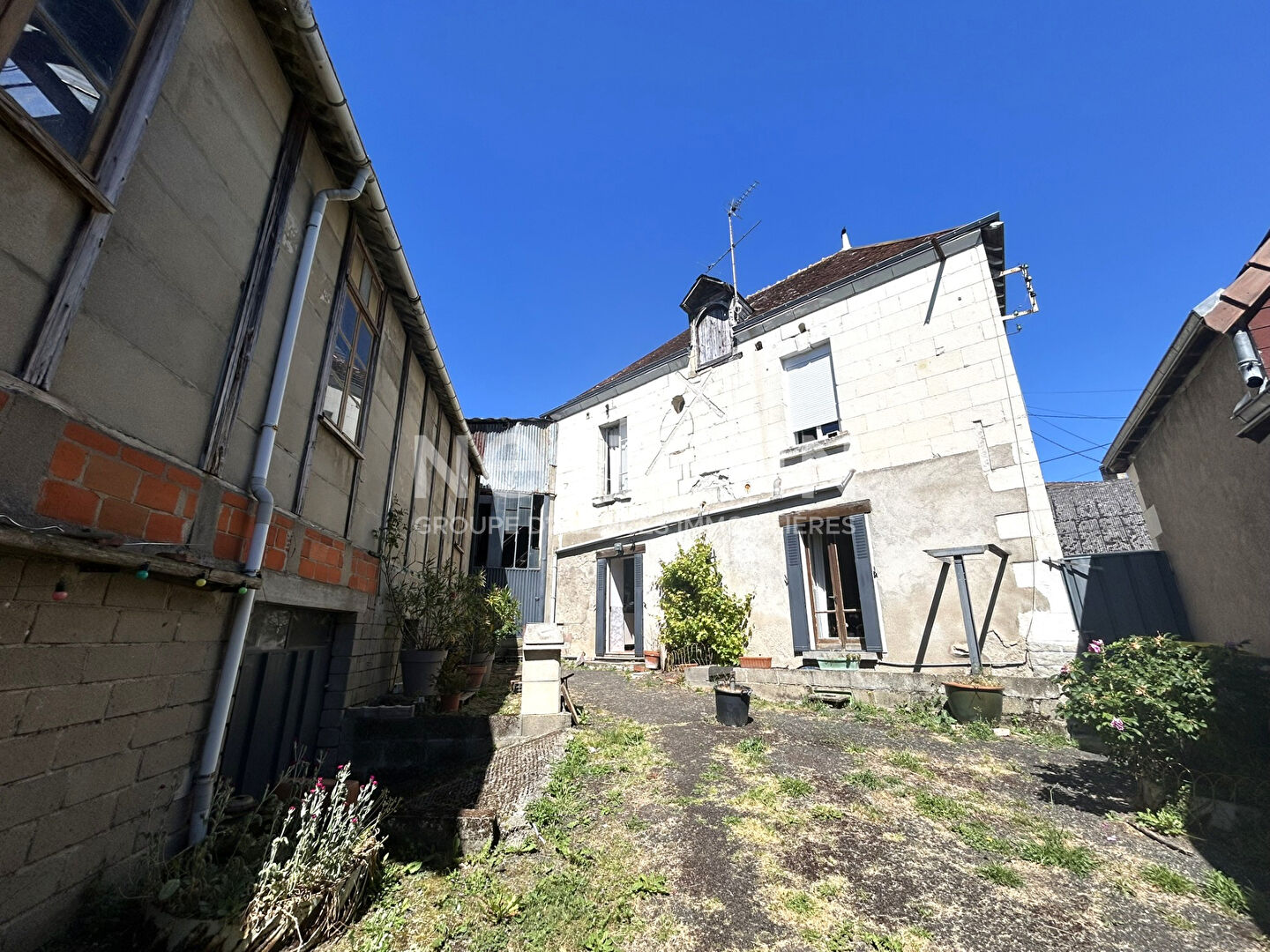 MAISON DE CARACTERE 3 CHAMBRES AVEC DEPENDANCES PROCHE COMMODITÉS VALENCAY (INDRE 36)