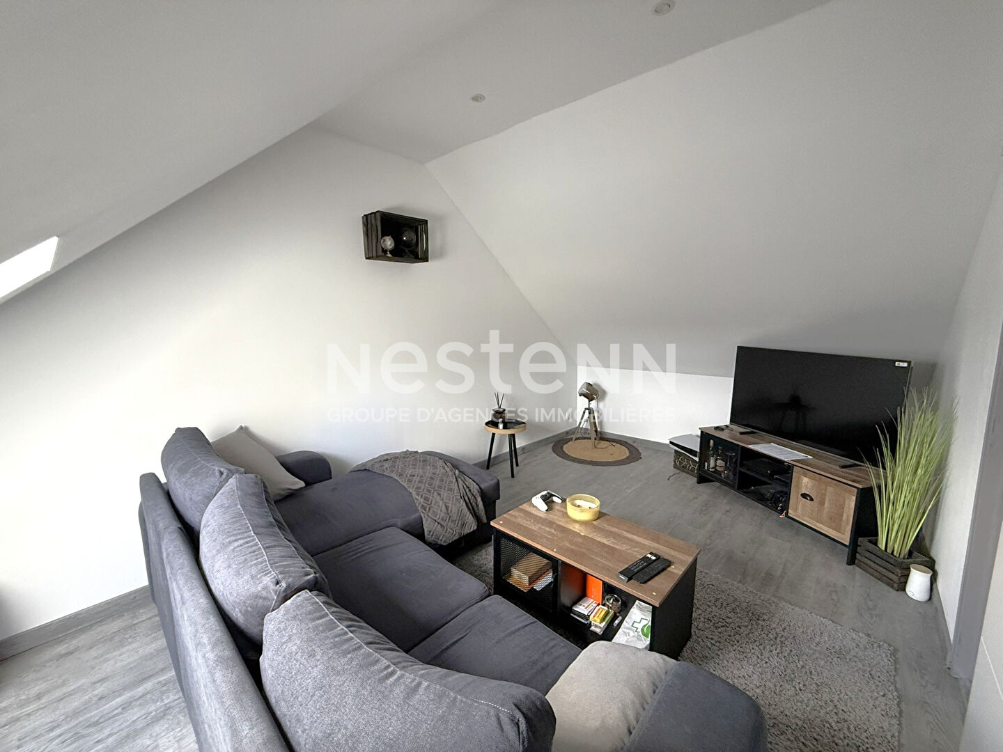 APPARTEMENT NU À LOUER EN PLEIN COEUR DE CHABRIS PROCHE COMMERCES