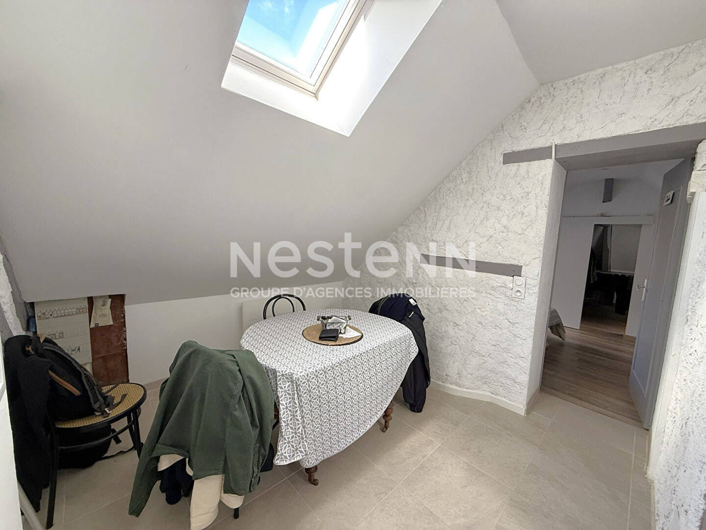 Photo APPARTEMENT NU À LOUER EN PLEIN COEUR DE CHABRIS PROCHE COMMERCES image 3/4