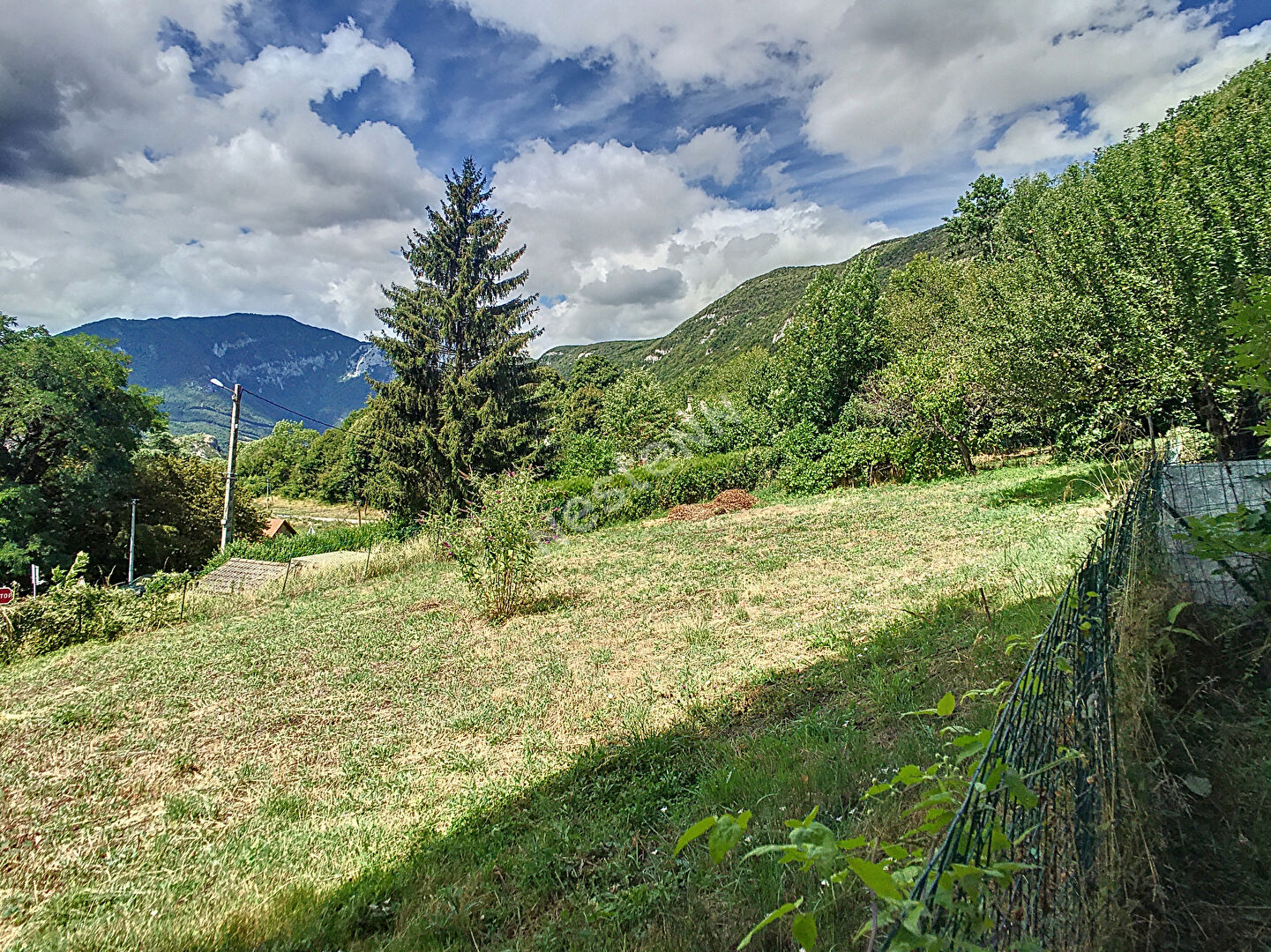 CLARAFOND ARCINE _ Terrain constructible de 780 m² (libre de constructeur), à vendre