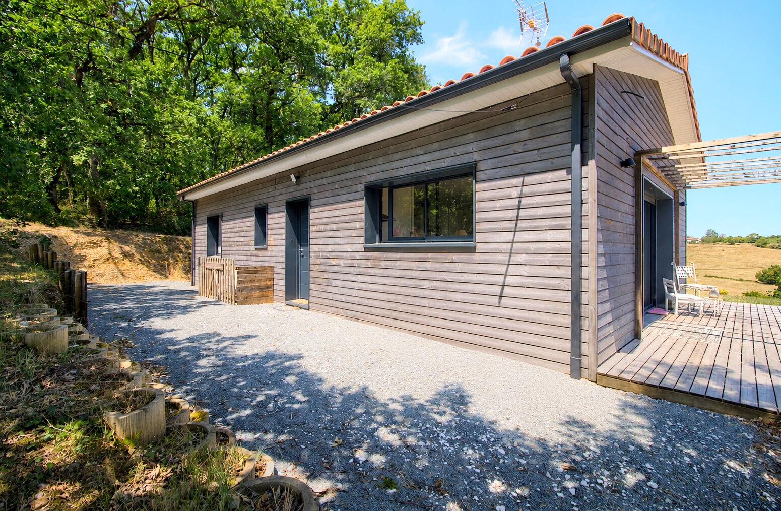 Moirax - Maison récente (2022) de 72m², 2 chambres, climatisation gainable, poêle à bois, garage, DPE: A