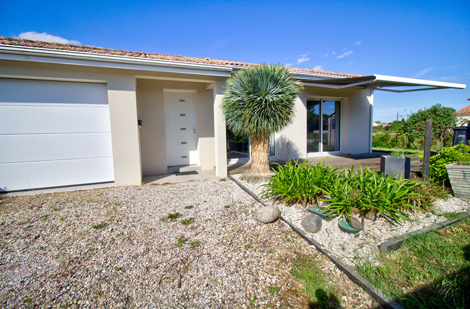 Maison de plain pied sur la commune d'Estillac de 100 m2 composée de 3 chambres, jardin et garage dans quartier calme et recherché