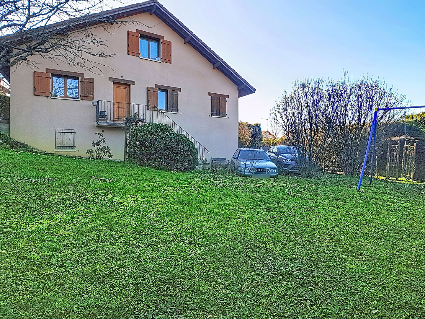 Six-bedroom property in Haute-Savoie, Auvergne-Rhône-Alpes, featuring a garden and parking area.