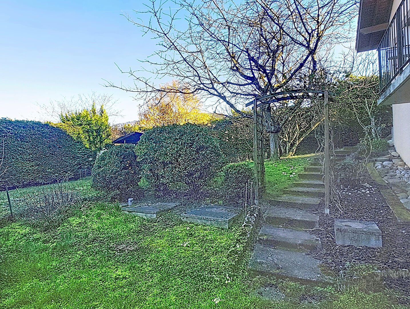 Garden area featuring steps and hedges, located in Haute-Savoie, Auvergne-Rhône-Alpes, with a property type of house.