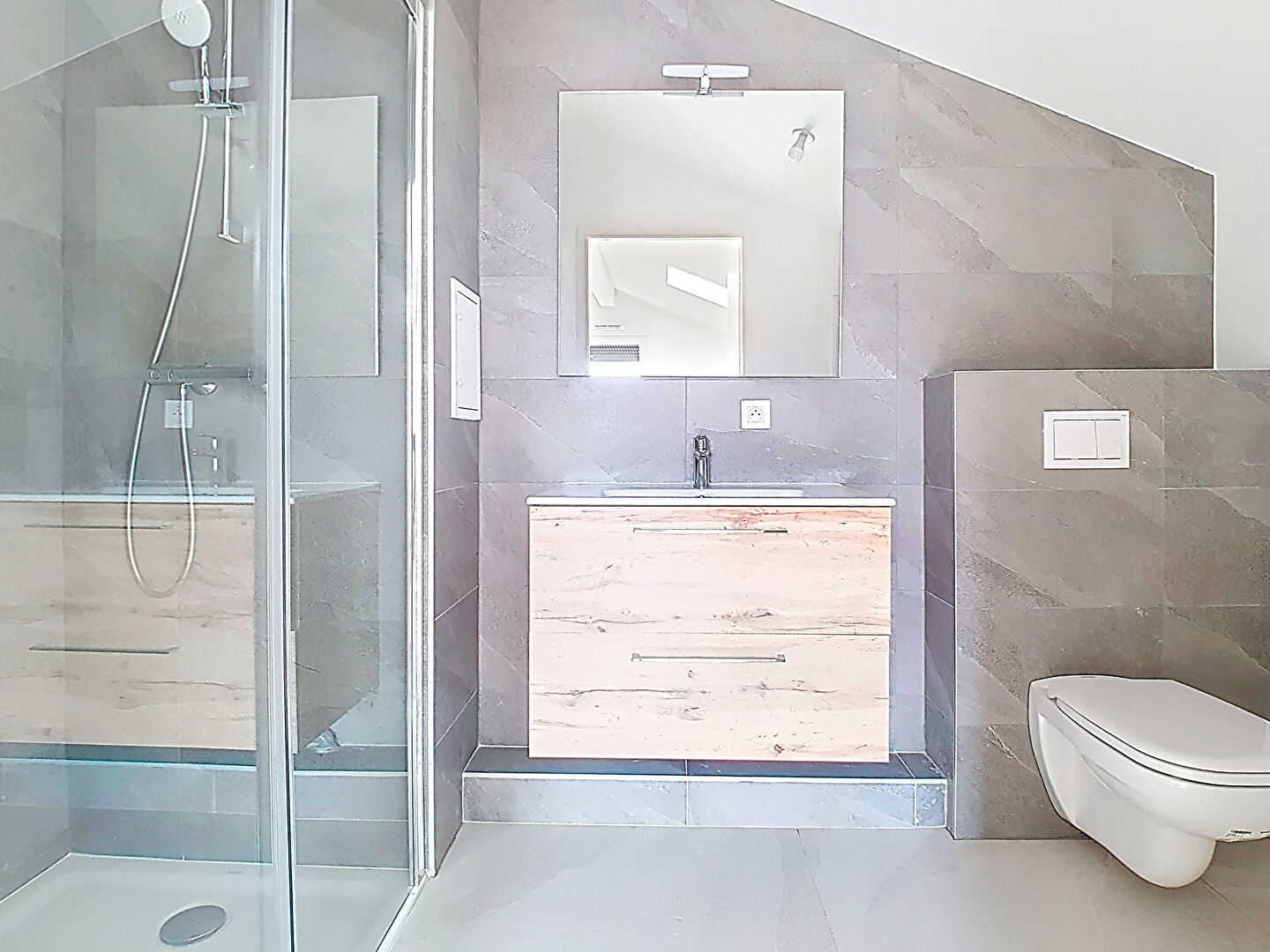 Modern bathroom featuring sleek shower and vanity in Haute-Savoie, Auvergne-Rhône-Alpes.