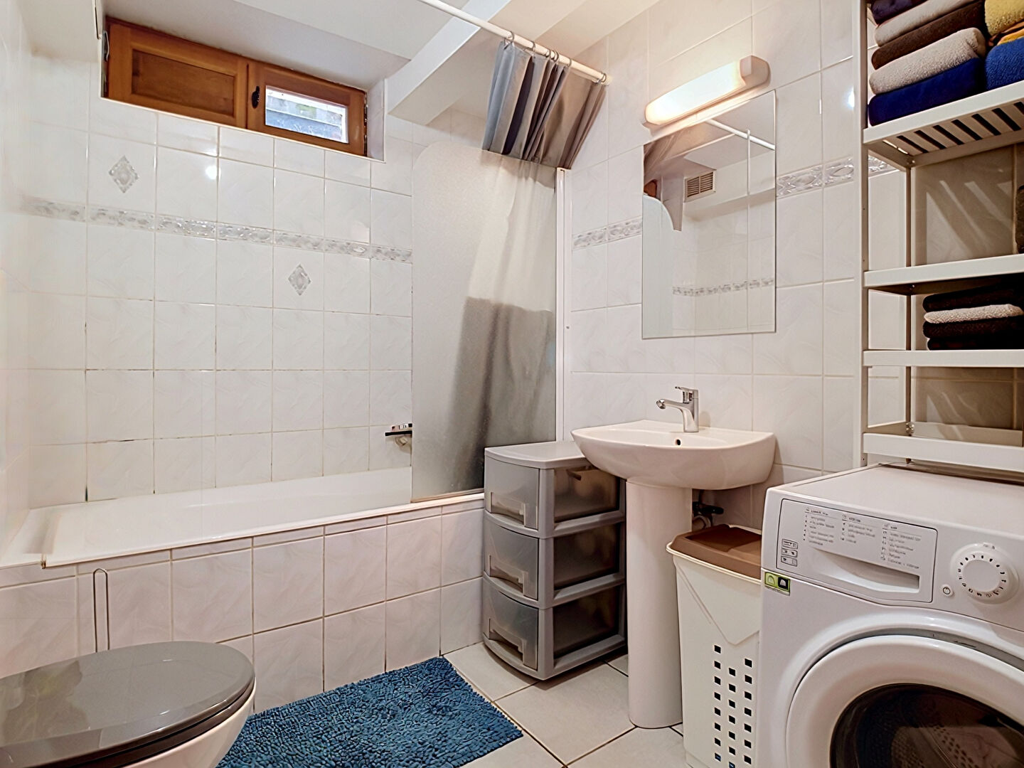 Property with outdoor seating area in Haute-Savoie, Auvergne-Rhône-Alpes, featuring three bedrooms and a private courtyard.