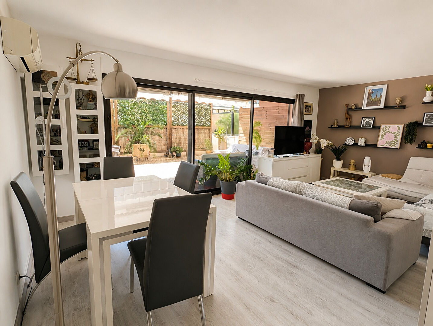 Agence immobilière de 
 NESTENN HYERES - NESTENN HYERES 
