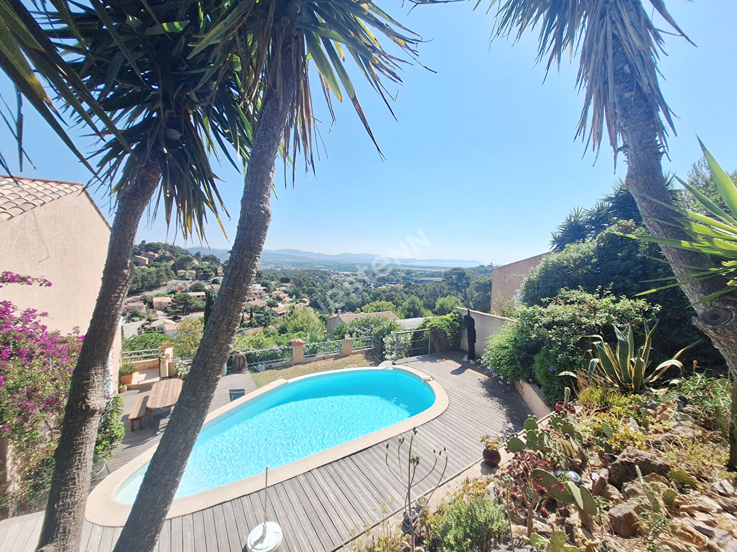 Agence immobilière de 
 NESTENN HYERES - NESTENN HYERES 
