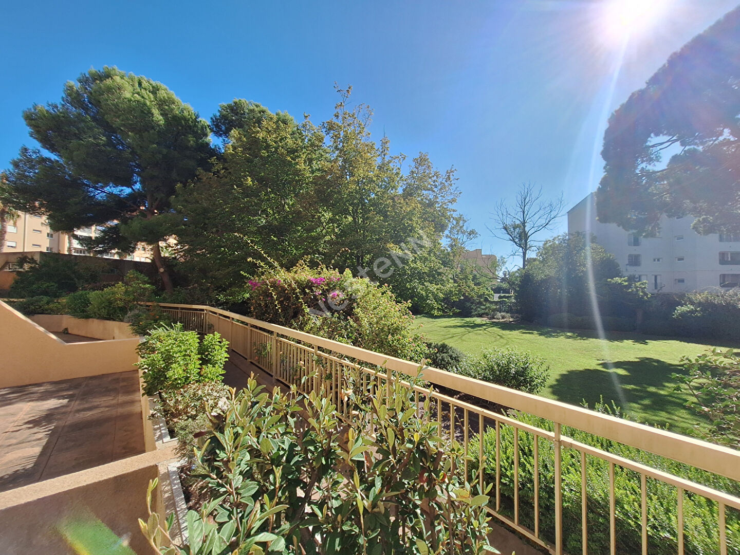 Agence immobilière de 
 NESTENN HYERES - NESTENN HYERES 
