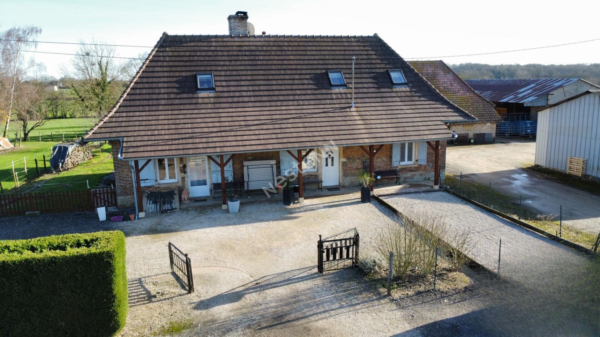 Maison familiale entre CHALON-SUR-SAONE et LONS-LE-SAUNIER proche LOUHANS et ses 157 arcades à 25 minutes de l'autoroute A39 et 30 minutes de l'A6