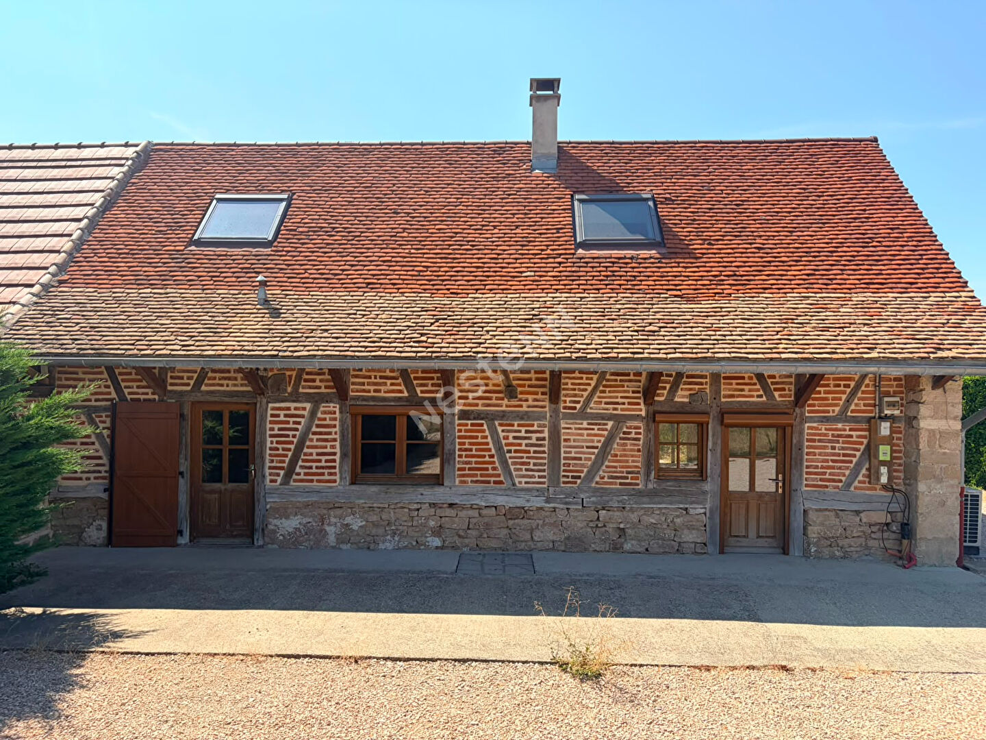 Maison bressane de 90m2, rénovée avec prestations modernes