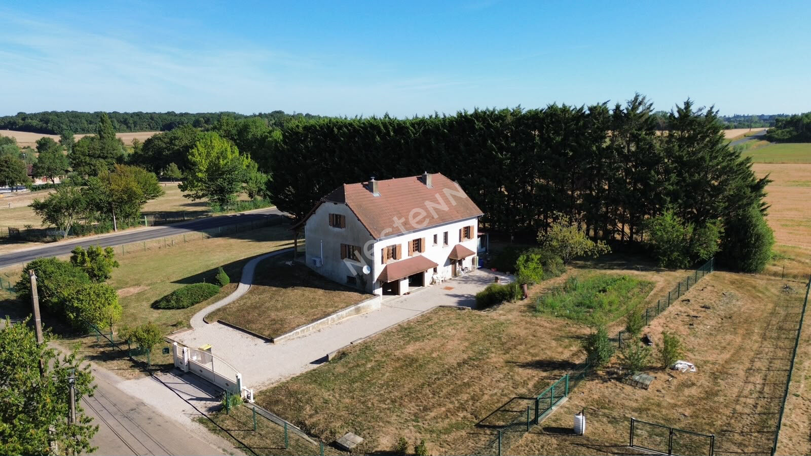 Maison située au sud LOUHANS et ses 157 arcades, proche de l'autoroute A39 et de l'A6