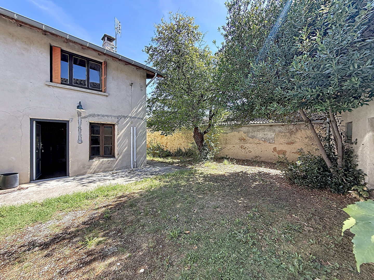 Maison 110m2, 2 chambres, combles aménageables, dépendance, terrain 540m2