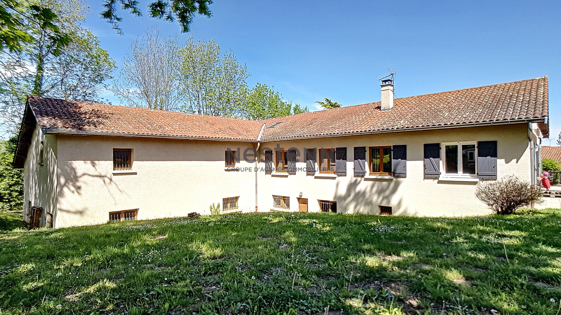 Photo Chabaniere  MAISON 8 pièces 160 m2 habitables et 250m2 de locaux professionnels  1121m² terrain image 2/6