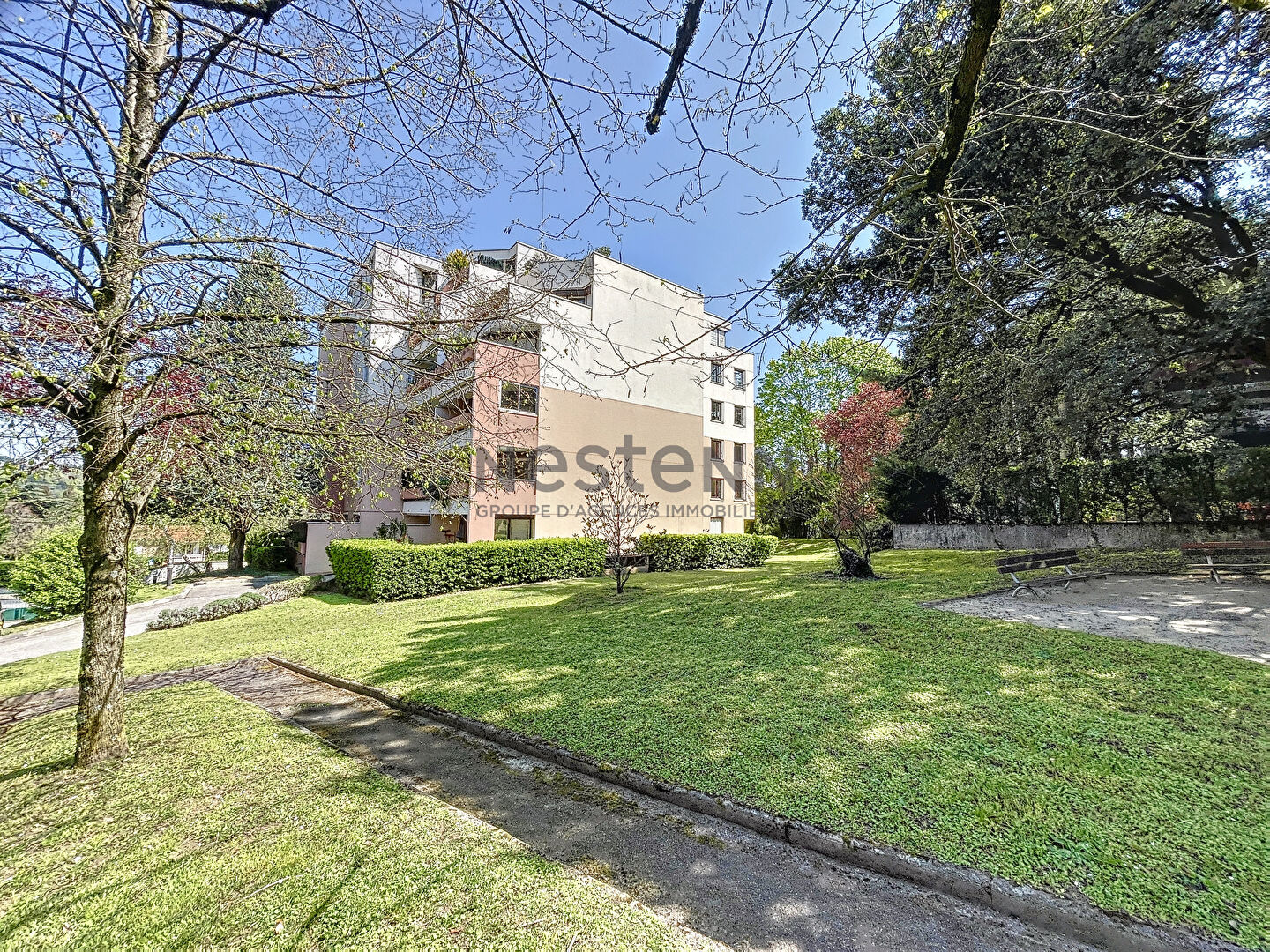 Photo OULLINS  APPARTEMENT T4 3 chambres loggia, vue sur parc,  garage et parking image 2/6