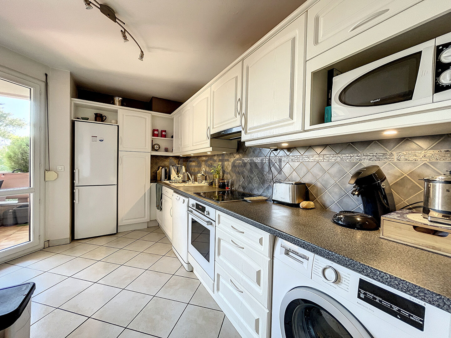 Photo OULLINS  APPARTEMENT T4 3 chambres loggia, vue sur parc,  garage et parking image 6/6