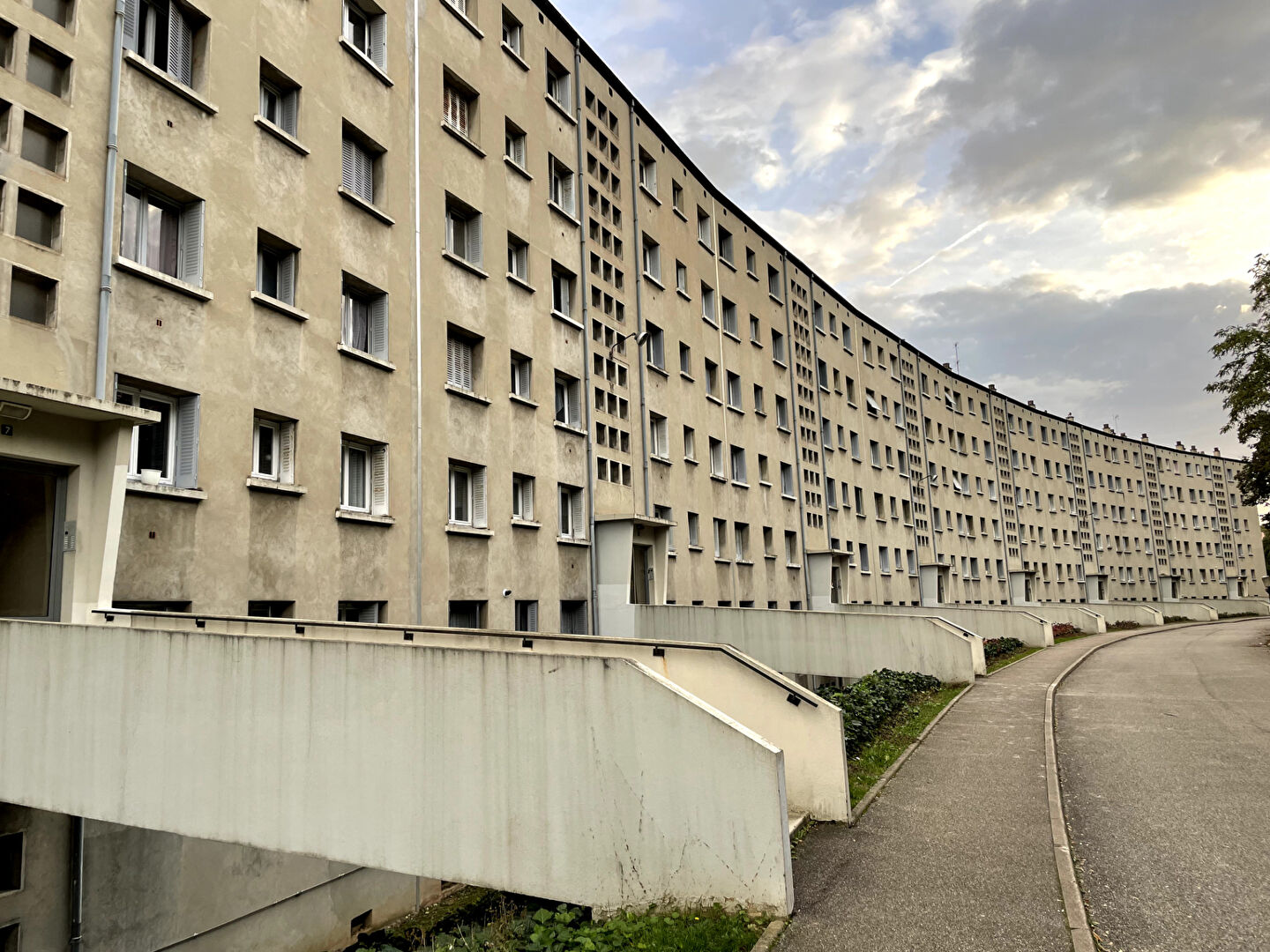 Photo OULLINS  Appartement T3,  de 55m2 2 Chambres, balcon, cave image 6/6