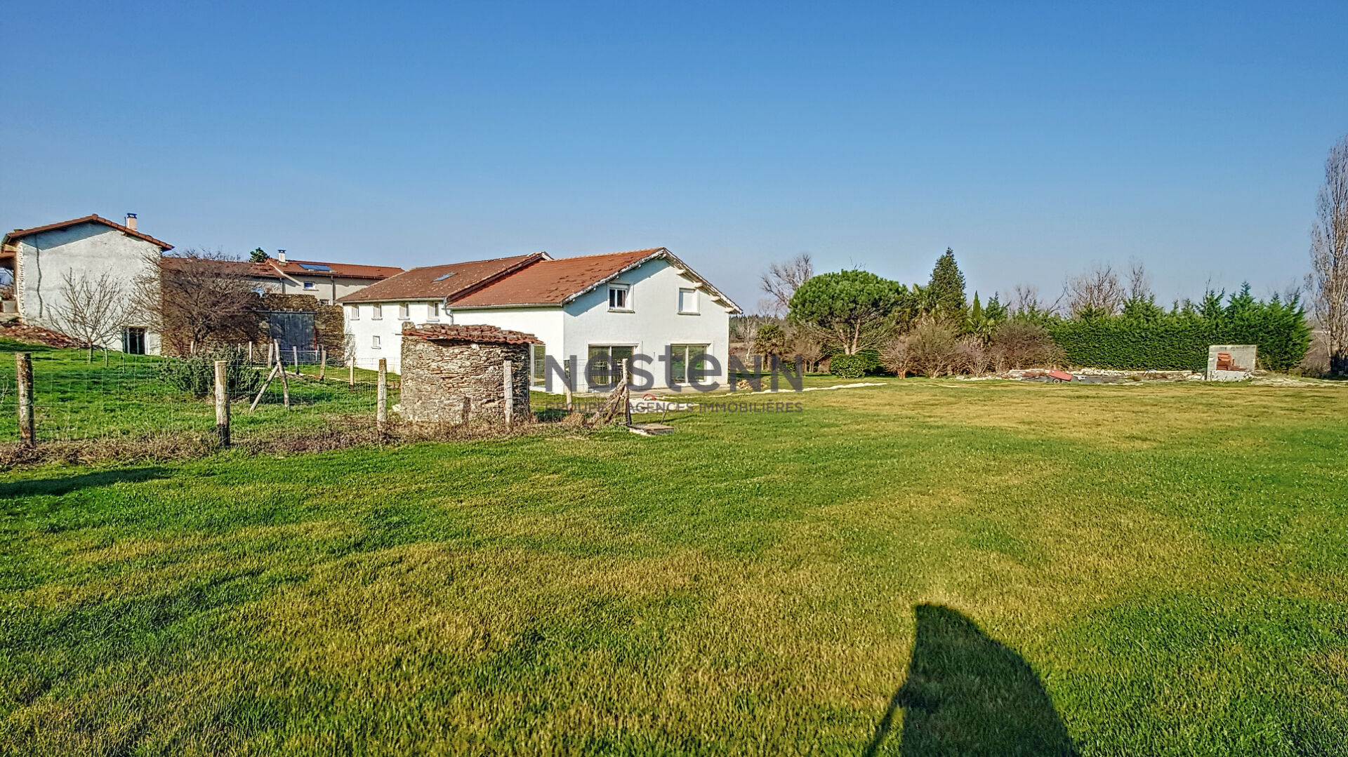 Photo TREVES CORPS DE FERME AVEC TRAVAUX   200m2hab + 200m2 à aménager  terrain 4800m2 image 2/6