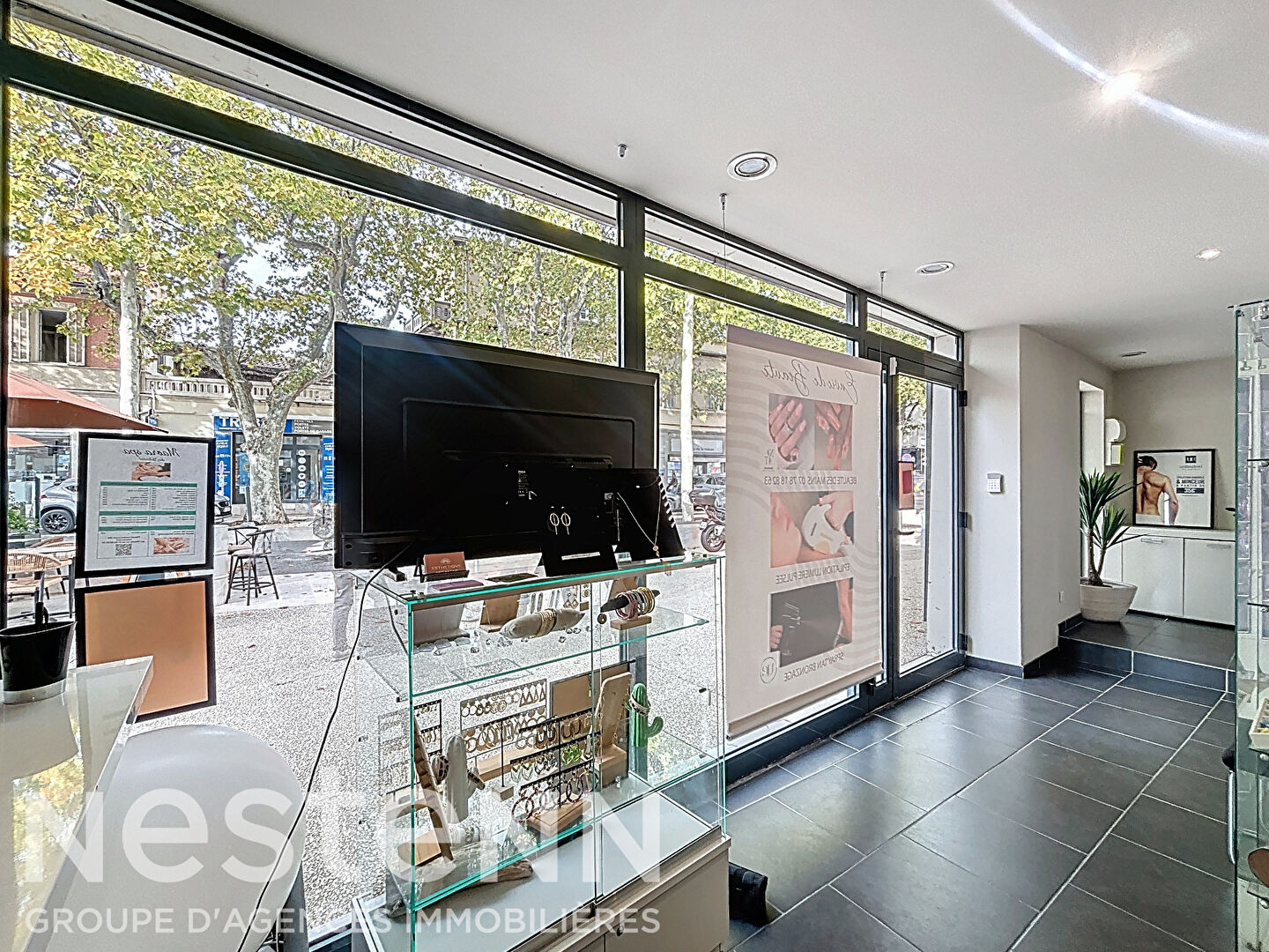 Agence immobilière de 
 NESTENN SALON DE PROVENCE - NESTENN SALON DE PROVENCE 
