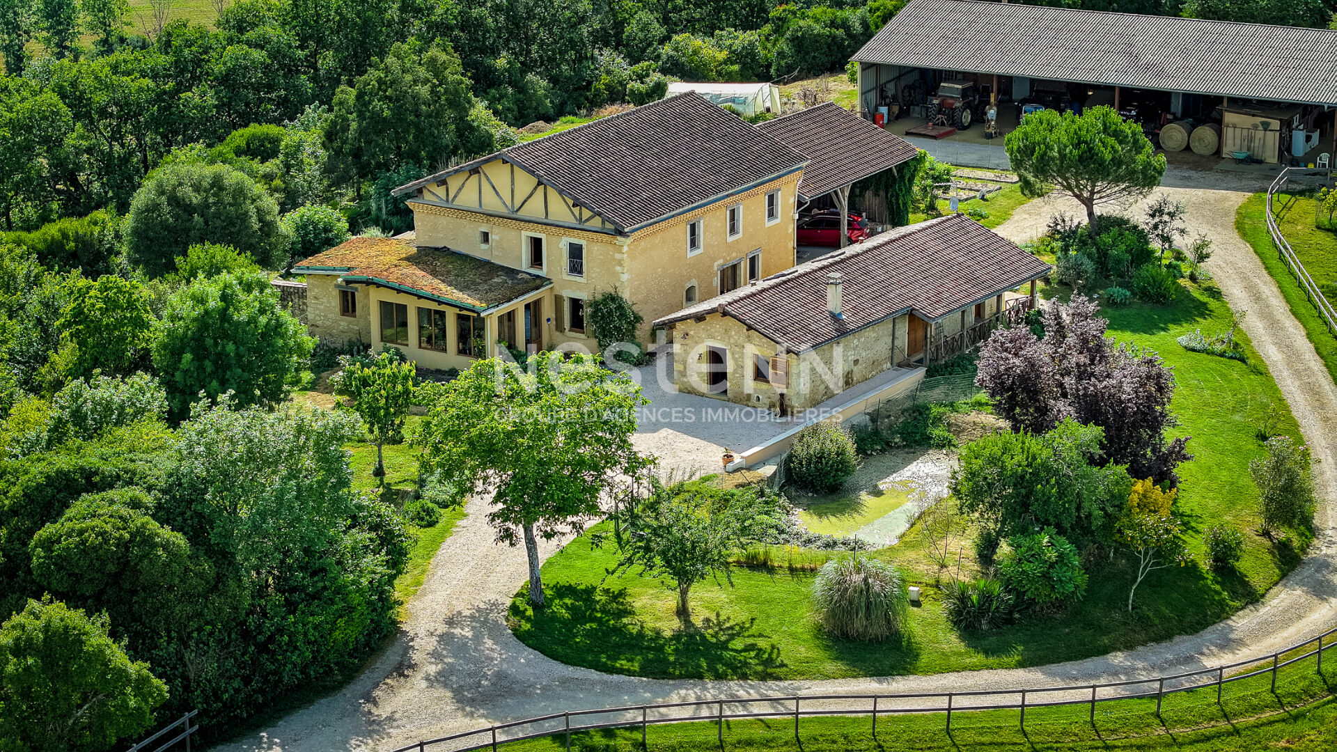 A vendre domaine d' exception avec vue panoramique sur les Pyrénées