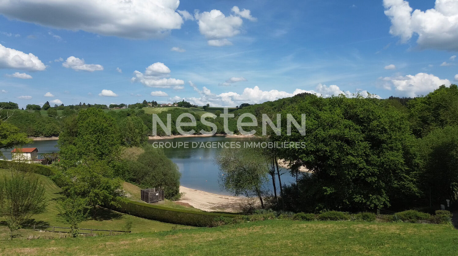 Rare, Au Rouget Pers, à vendreTerrain d'exception viabilisé avec vue sur le lac ,1 790 m².