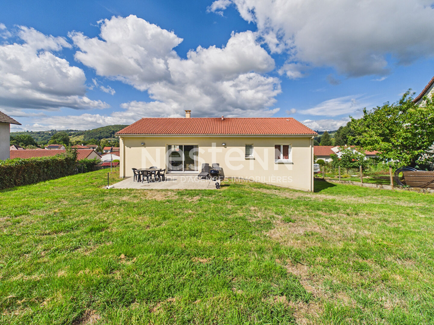 À vendre à Vézac, Maison récente de plain-pied de type 4, avec sous-sol complet sur terrain de 737 m².