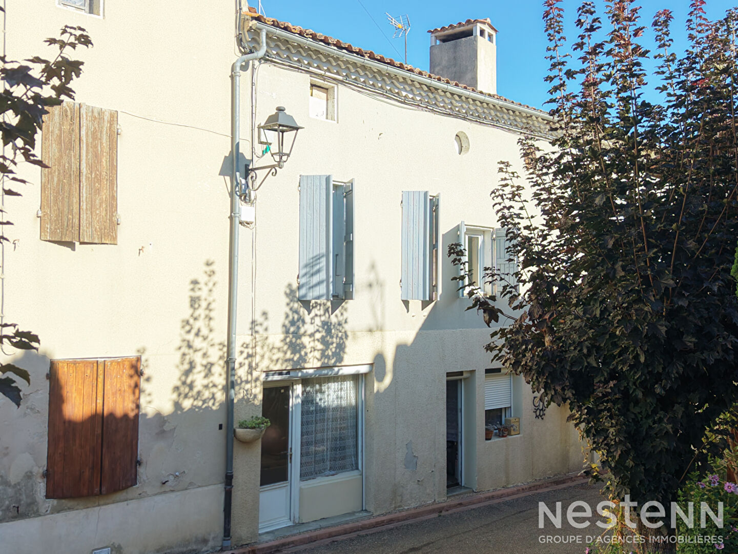 À vendre -Maison de village en pierre de 128 m² avec cour à 10km de Condom.