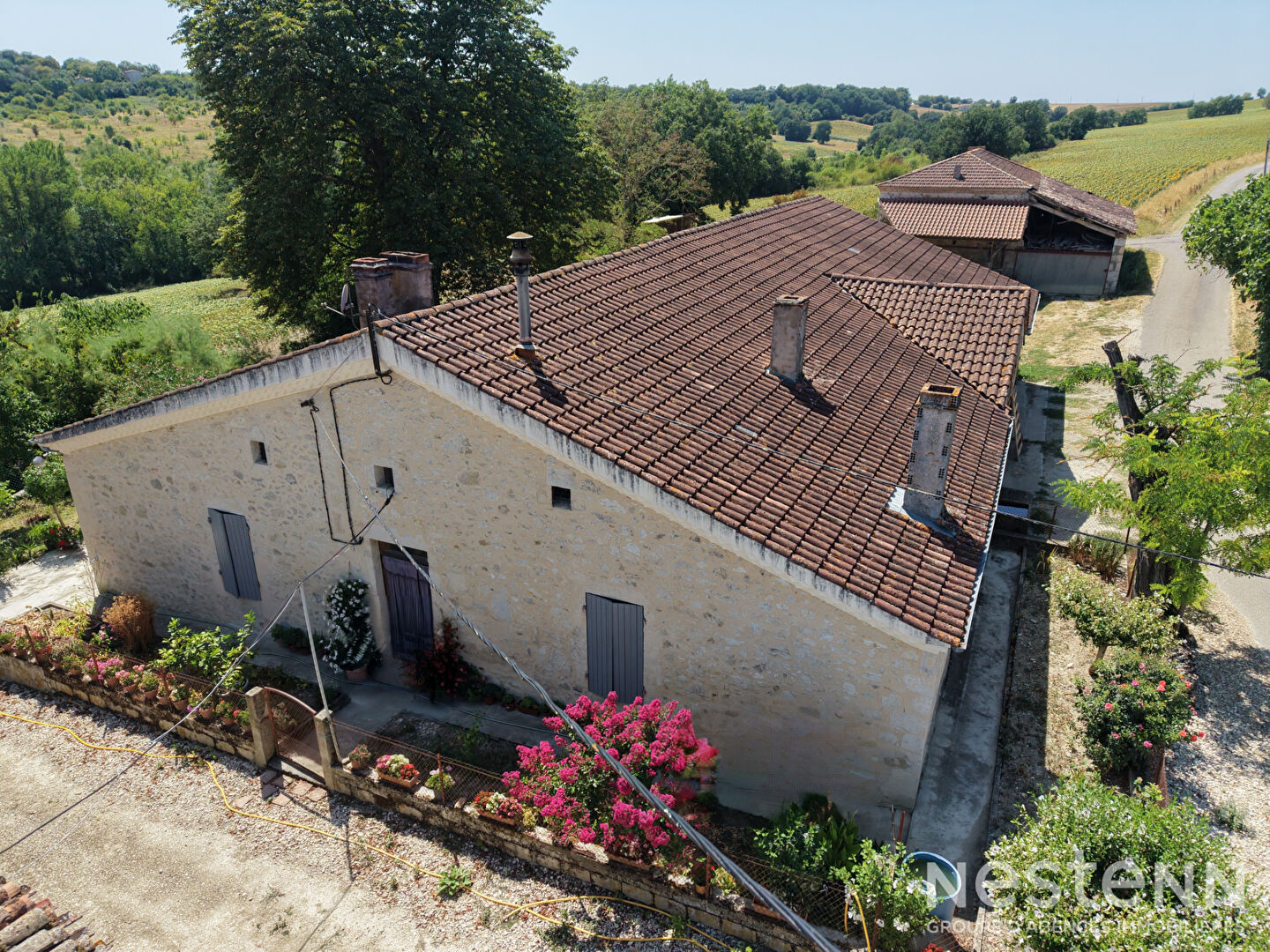 A Vendre Propriété avec Maisons d'habitation, dépendances sur plus d'un hectare à Saint-Mezard