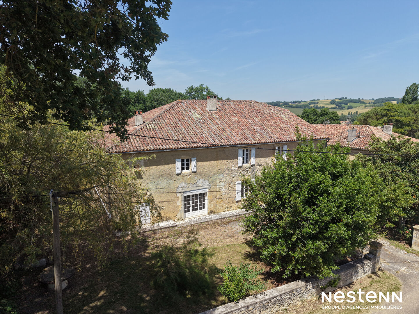 A Vendre Bâtisse en pierre de 255 m² avec dépendance attenante sur terrain de plus de 3 200 m²