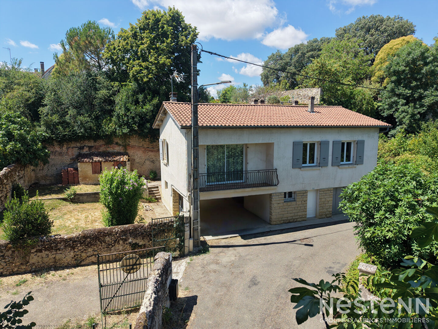 A Vendre Maison de 80 m² sur sous-sol de 68 m² avec garages et jardin proche du centre de Condom