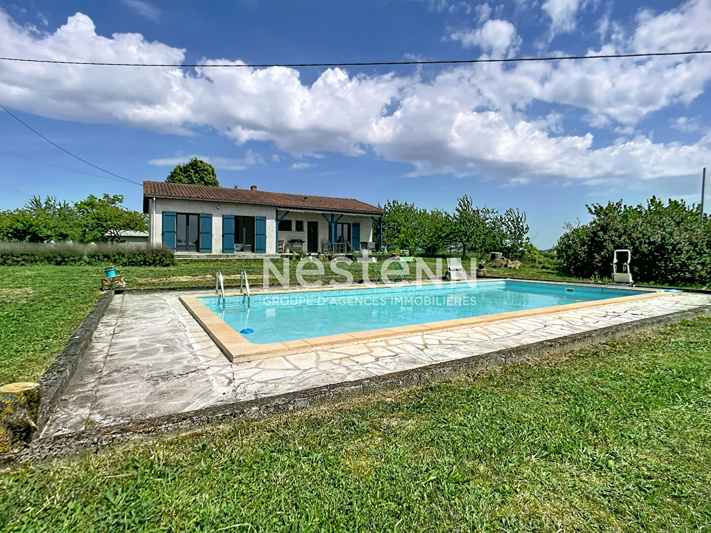 Maison de plain pied, 4 chambres à Lannes - Grand terrain dépendance et piscine