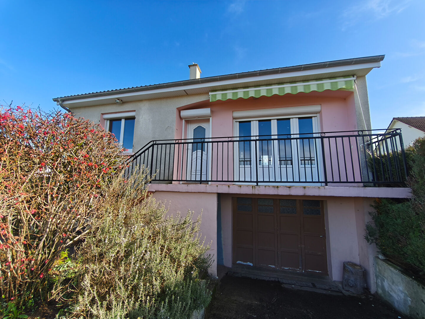 Pavillon sur sous-sol, Marzy 2 chambres, quartier résidentiel, 10 minutes Nevers