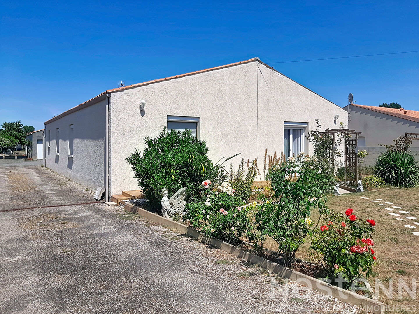 Maison de plain-pied,à vendre au Gua, 3 chambres, 132m², 2 garages