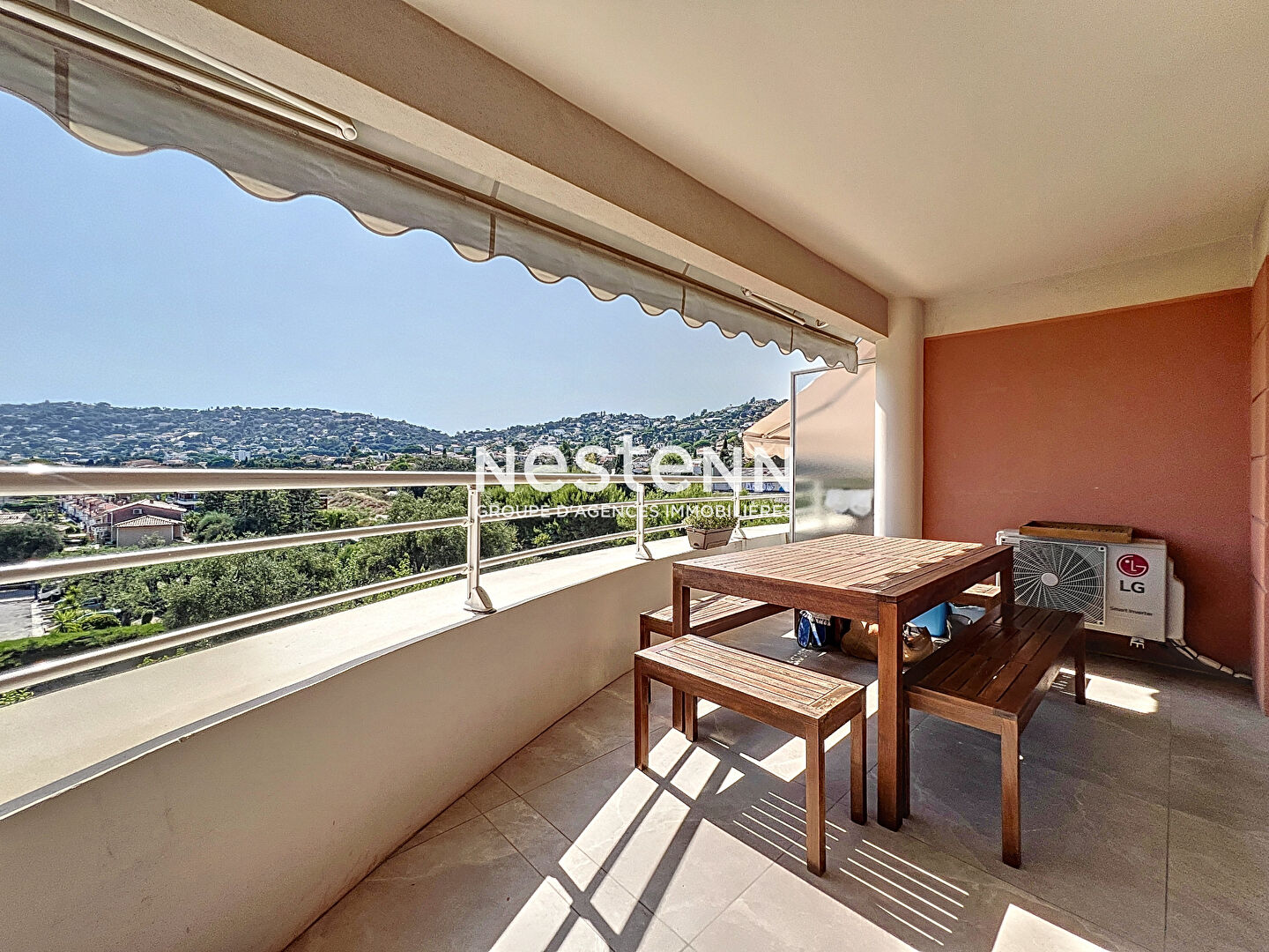 Golfe Juan - 4P - 95m2 - Secteur COURCETTES - Terrasse - Garage - Piscine - Dernier étage - Refait à neuf - Sud