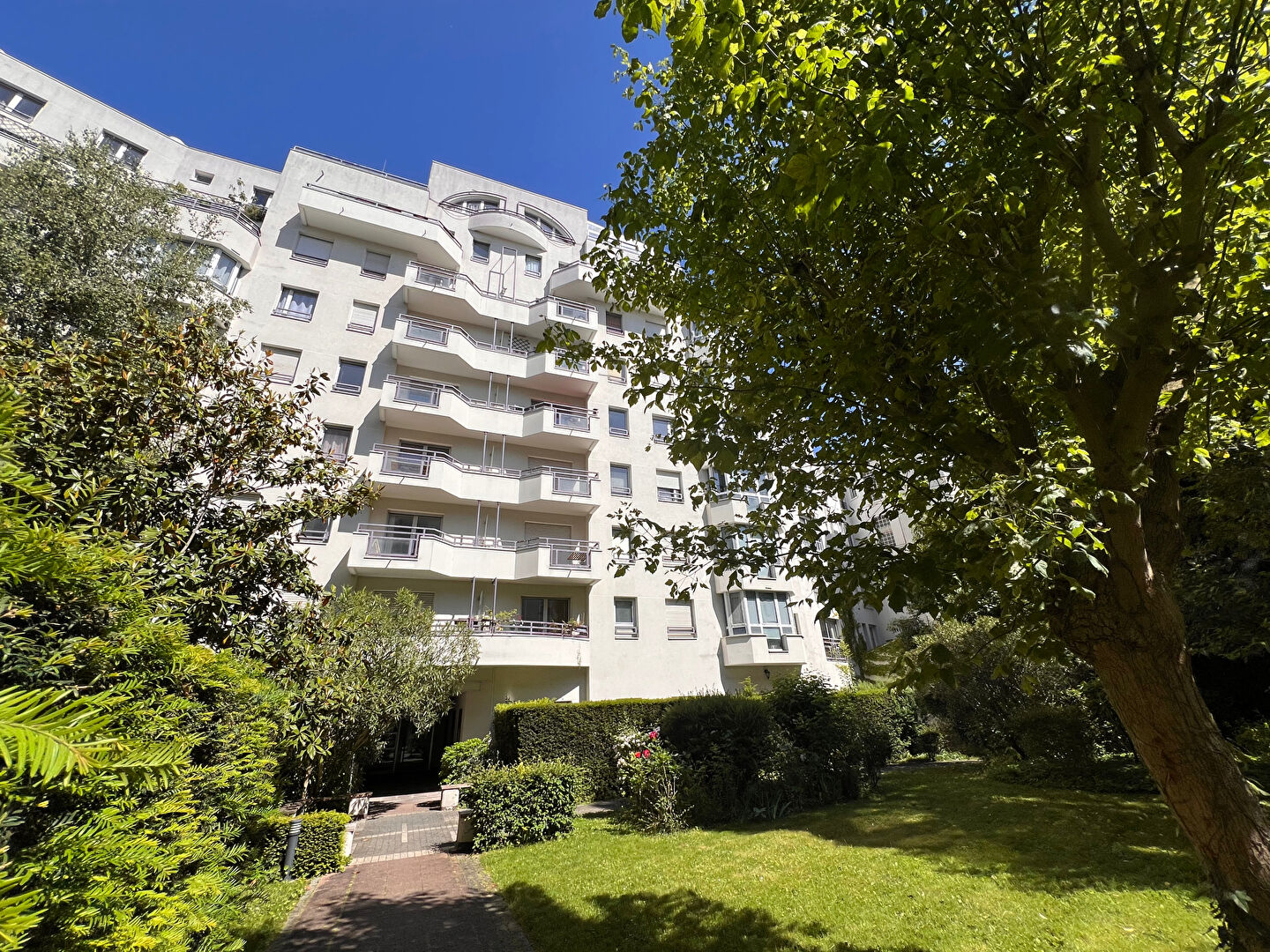 Agence immobilière de NESTENN Paris 19