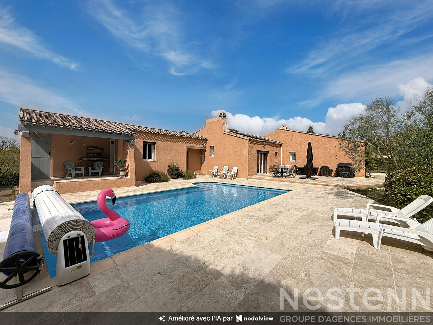Maison à vendre - 139m² sur un terrain de 2670 m² avec piscine