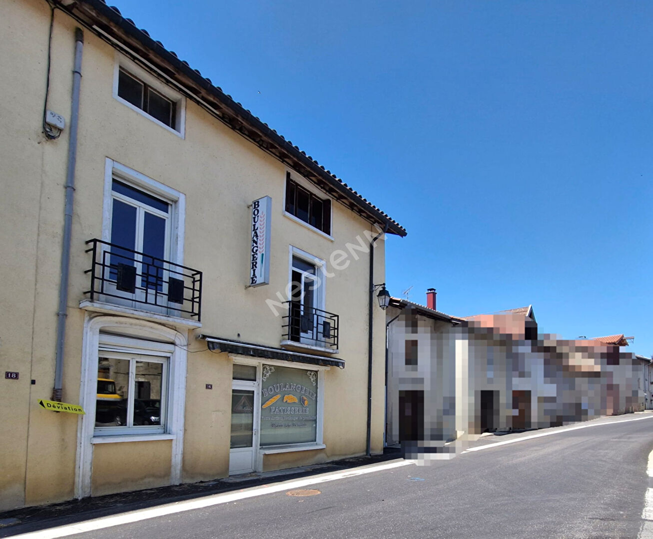 Propriété composée d'un local commercial, d'un appartement T3 et de surfaces aménageables entre Saint-Amour et Orgelet