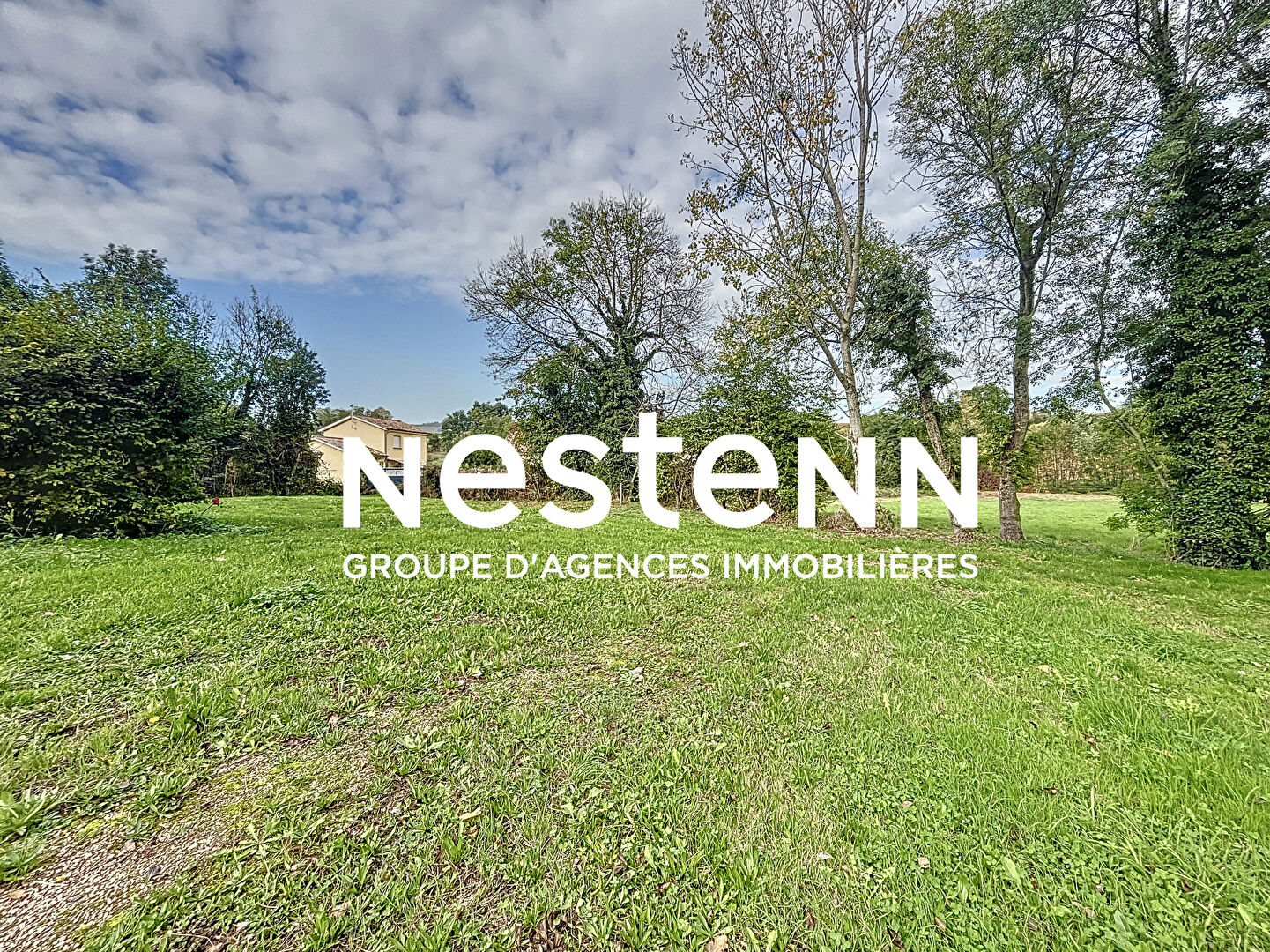 A vendre: Terrain à bâtir - SAINT AMOUR BELLEVUE 71570