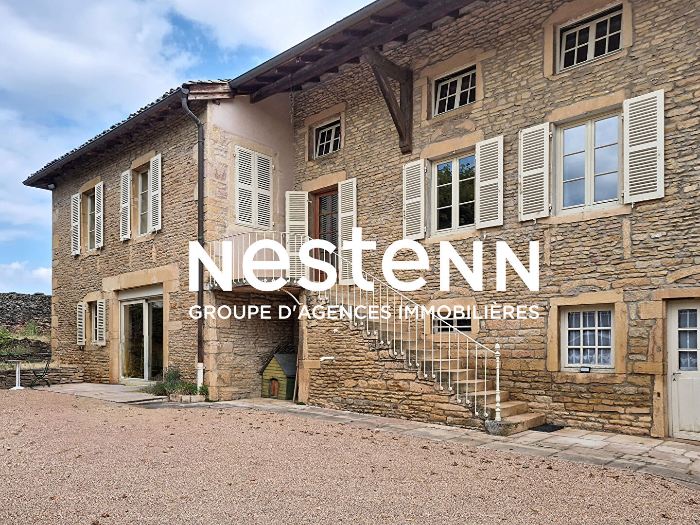 Maison de caractère en pierre avec joli terrain - Sud MACON (71000)