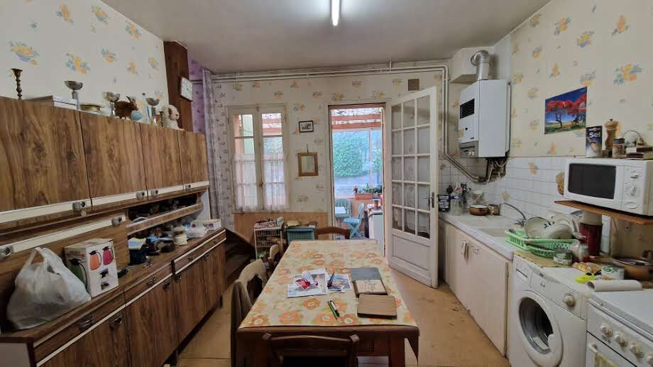 Photo **Maison de ville en pierres à rénover avec cour couverte ? Emplacement idéal et beau potentiel** image 2/6