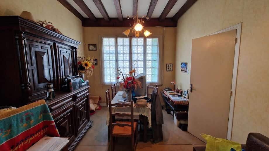 Photo **Maison de ville en pierres à rénover avec cour couverte ? Emplacement idéal et beau potentiel** image 3/6