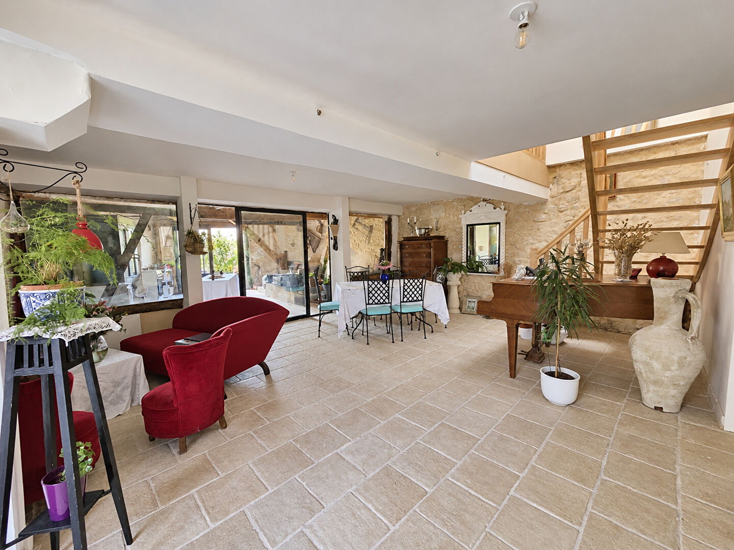 Maison en pierre à 20 min de Bergerac / 2 chambres, bureau, garage et dépendances