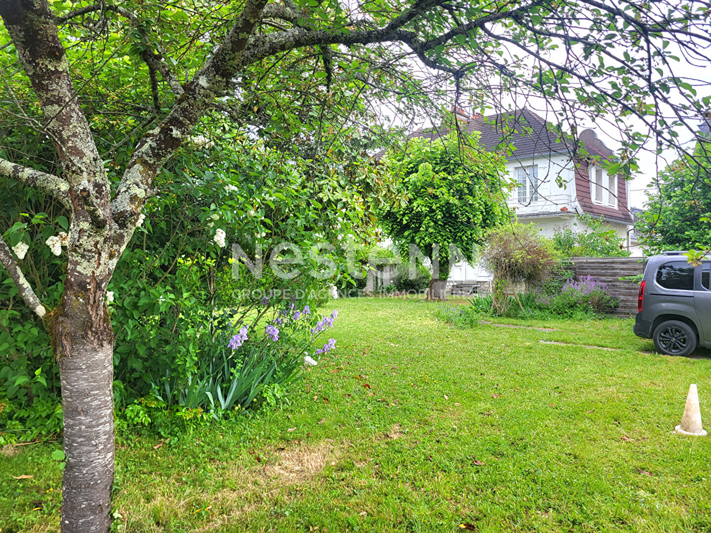 Photo Maison familiale de 135 m² à Blois, 4 chambres, séjour lumineux, grand jardin de 1 091 m², garage et stationnement couvert. Quartier calme de Monin. image 2/6