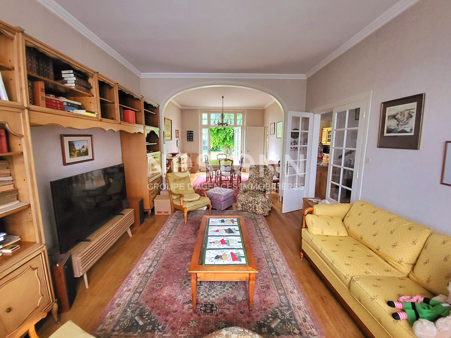 Photo Maison familiale de 135 m² à Blois, 4 chambres, séjour lumineux, grand jardin de 1 091 m², garage et stationnement couvert. Quartier calme de Monin. image 4/6
