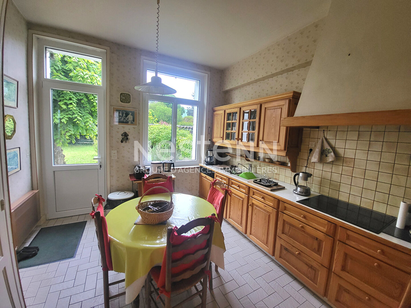Photo Maison familiale de 135 m² à Blois, 4 chambres, séjour lumineux, grand jardin de 1 091 m², garage et stationnement couvert. Quartier calme de Monin. image 5/6