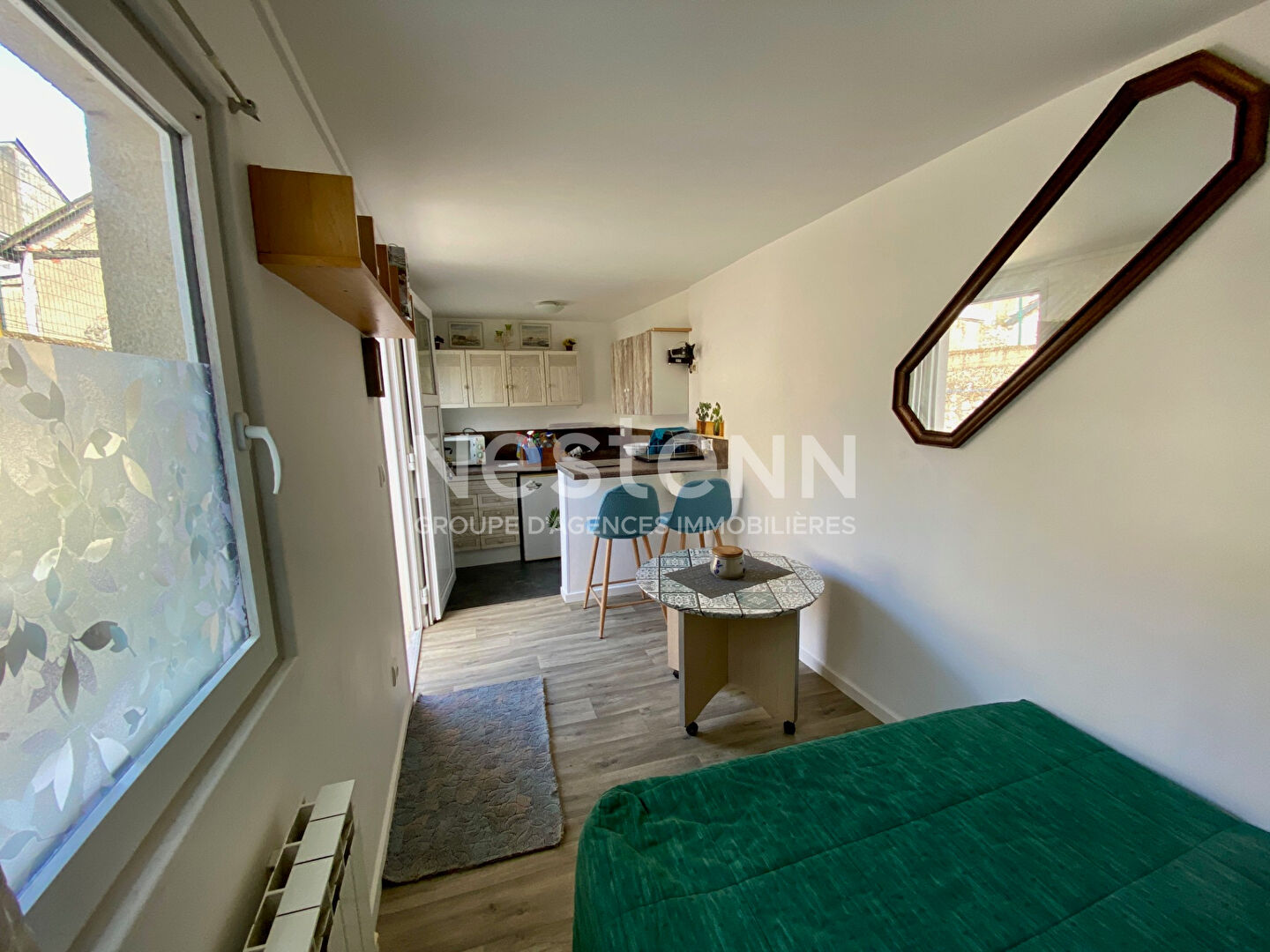 MEUBLE - STUDIO AVEC TERRASSE - TOUTES CHARGES INCLUSES - 20m²