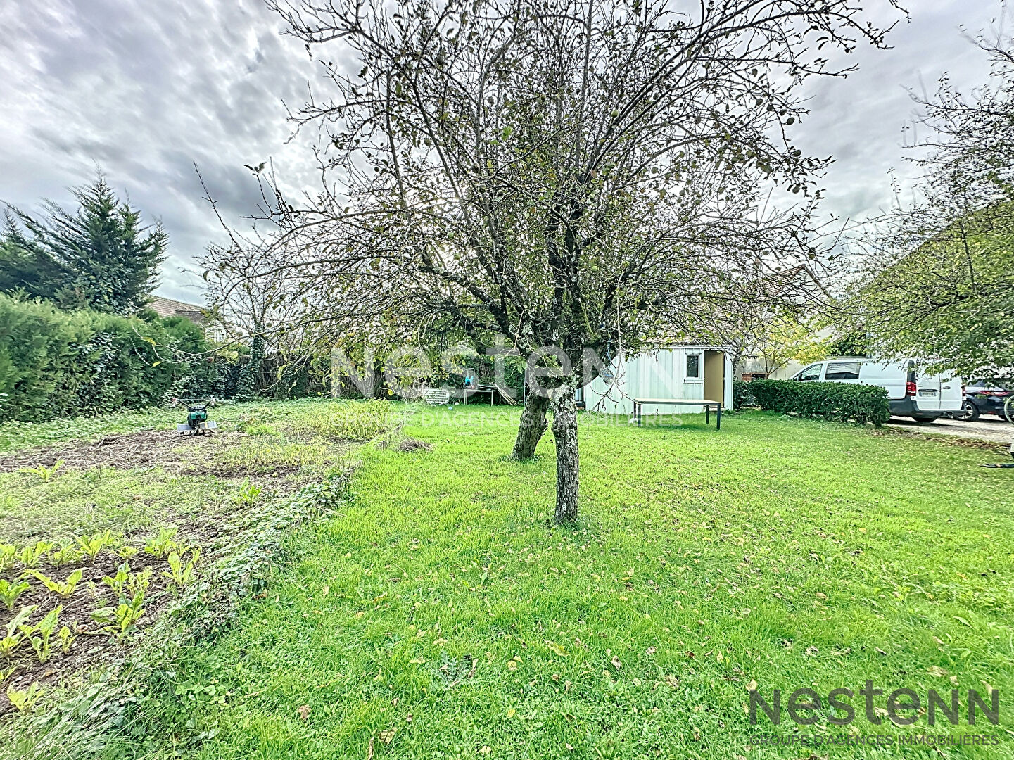 Photo Découvrez cette maison clé en main de 213 m² à Blois, avec 5 chambres, 2 salles d'eau, séjour lumineux et terrain de 961 m². Quartier calme, proche écoles et commerces. À saisir rapidement ! image 2/6