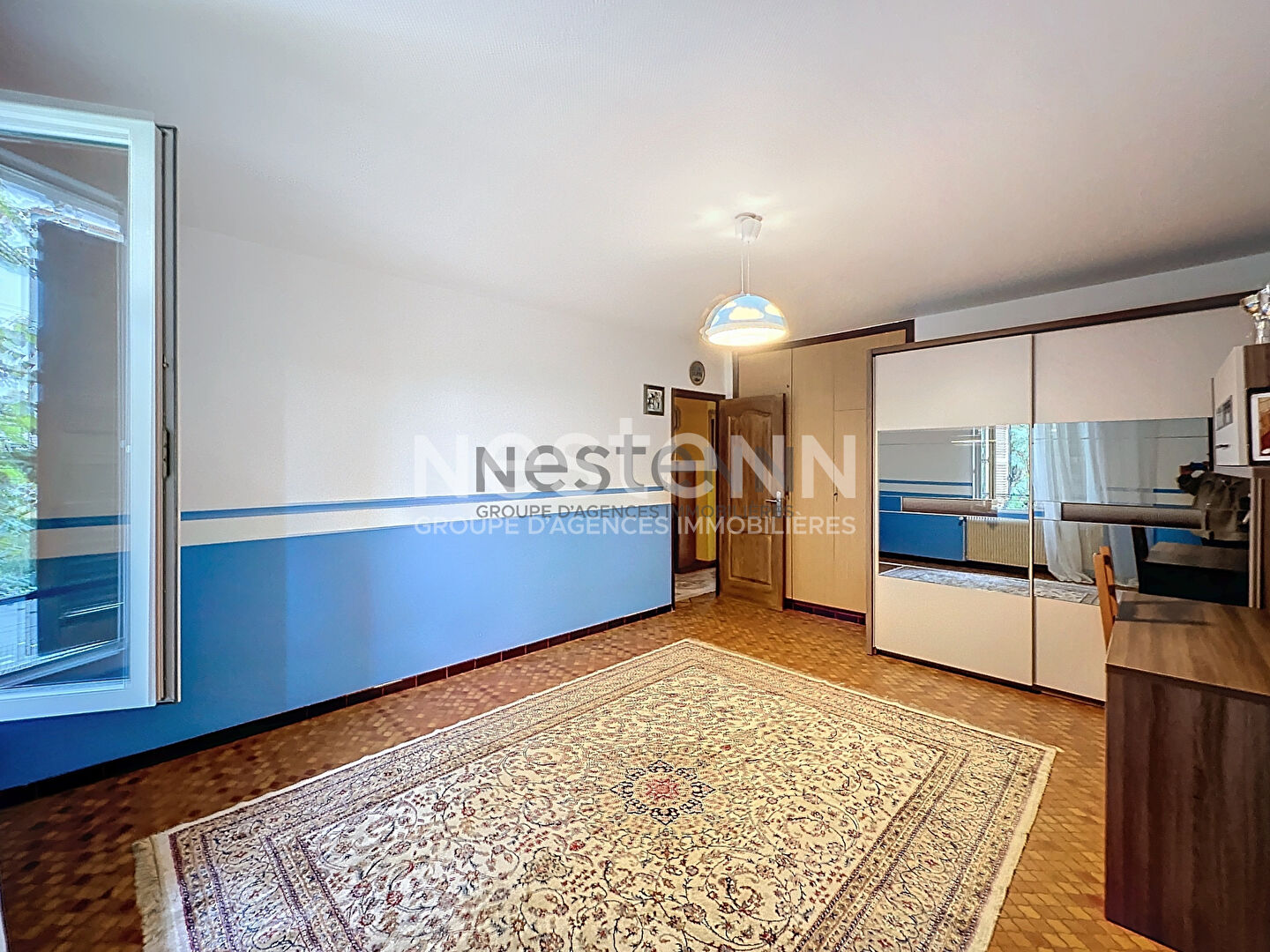 Photo Découvrez cette maison clé en main de 213 m² à Blois, avec 5 chambres, 2 salles d'eau, séjour lumineux et terrain de 961 m². Quartier calme, proche écoles et commerces. À saisir rapidement ! image 4/6