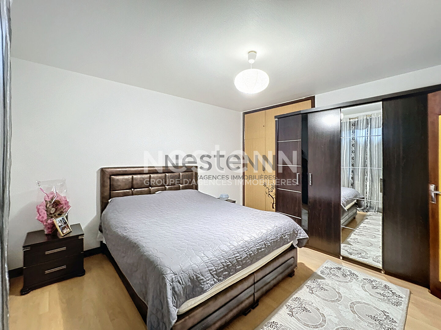 Photo Découvrez cette maison clé en main de 213 m² à Blois, avec 5 chambres, 2 salles d'eau, séjour lumineux et terrain de 961 m². Quartier calme, proche écoles et commerces. À saisir rapidement ! image 5/6