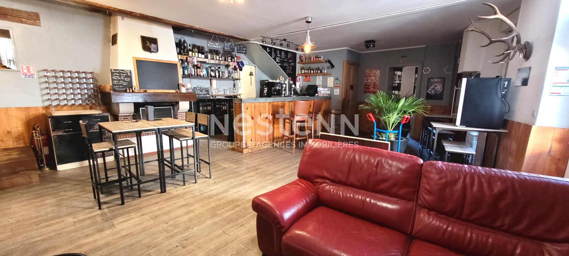 Photo Restaurant avec Licence IV au coeur d'un charmant bourg.- beau potentiel de développement image 2/5